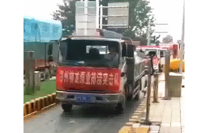 我公司新組織的搶險(xiǎn)排澇設(shè)備及人員，出發(fā)馳援焦作災(zāi)區(qū)，兄弟們辛苦了，加油！
